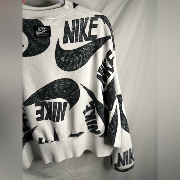 M Nike cropped sweater - Picture 8 of 8